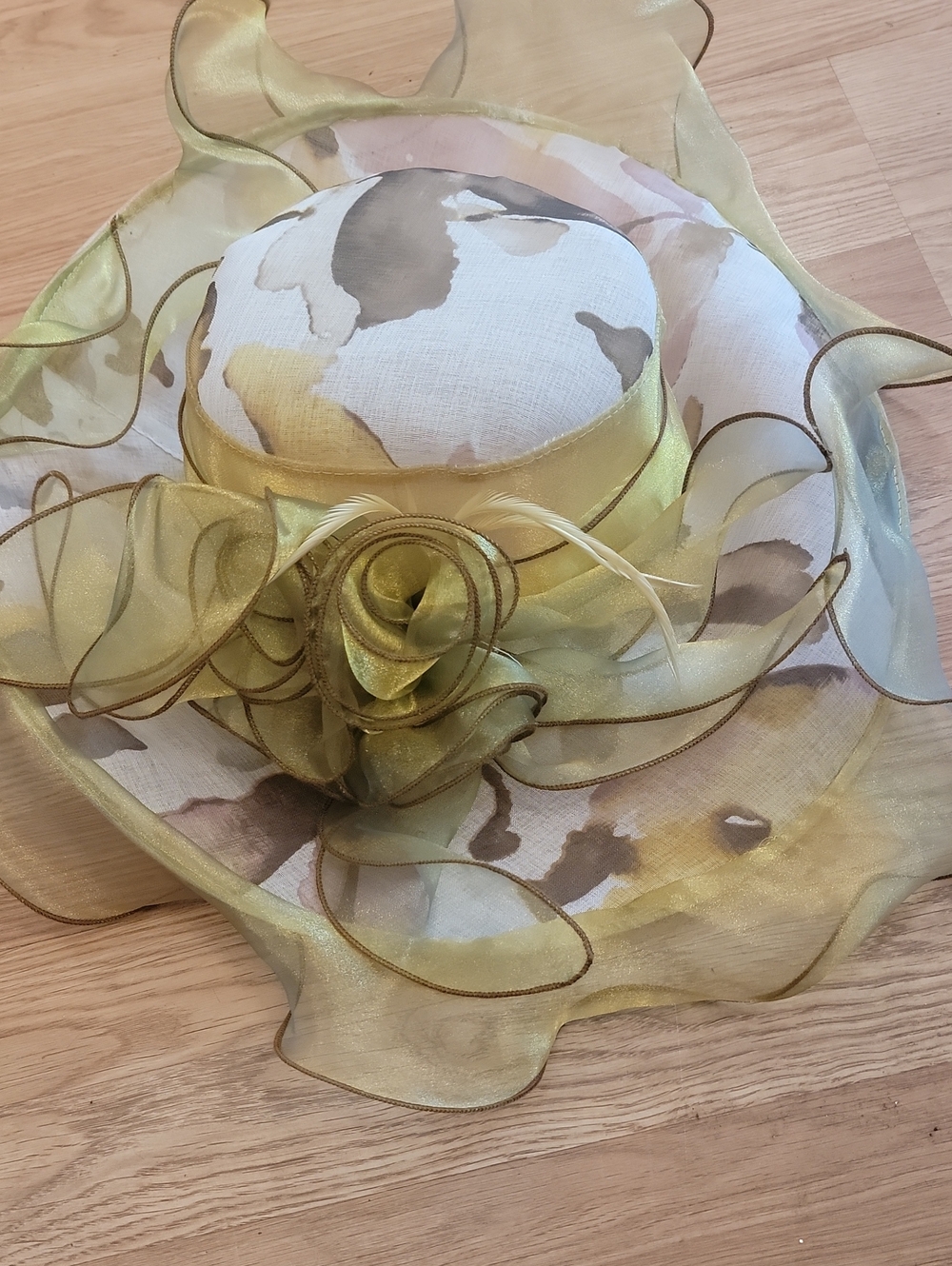 Elegant Women's Decorative Organza Hat in Yellow and Pastel Print - Picture 4 of 7